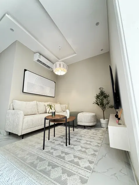Boulevard View Luxury Apartment - Image 1