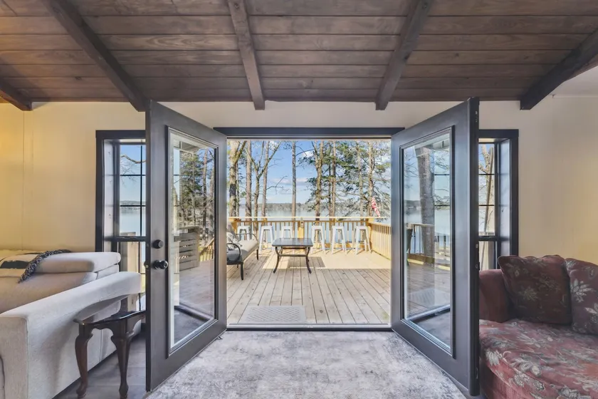Lay Lake Lodge • Dock • Game Room • Hot Tub - Image 1