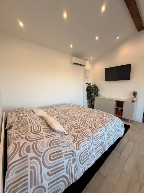 Small peaceful haven with terrace - Image 1