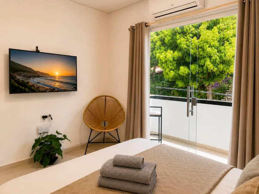 Charming Flat in Downtown 2 Bedrooms. Near the Beaches - Image 1