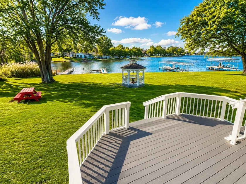 The Cozy Cottage lakeside, paddleboat, kayaks! - Image 1