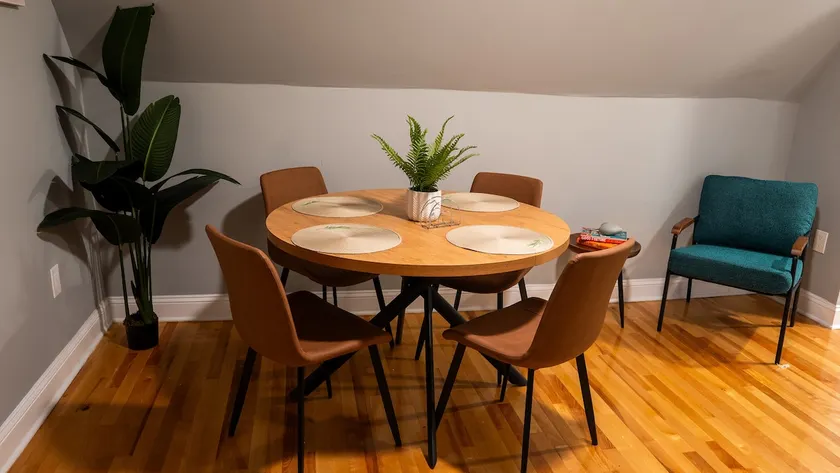 Beautiful Small Deluxe Apartment Near to Airport - Image 1