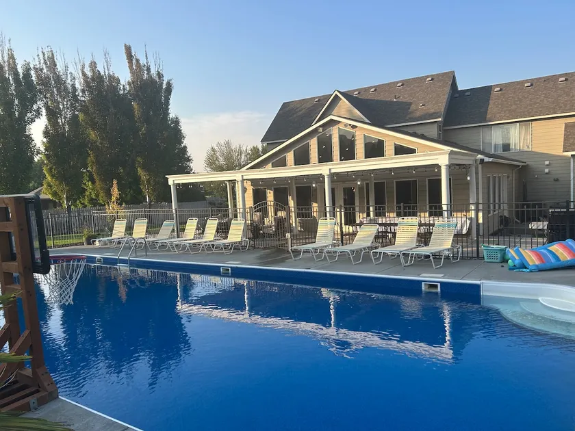 Movie/Music Lovers Haven and Backyard Oasis - Image 1