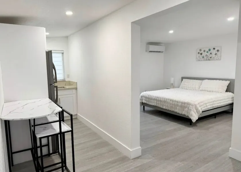 Cozy Apartment Near MIA International Airport - Image 1