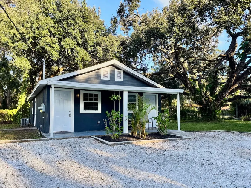 1-Bedroom Retreat with Extra Sleeping Space - Image 1