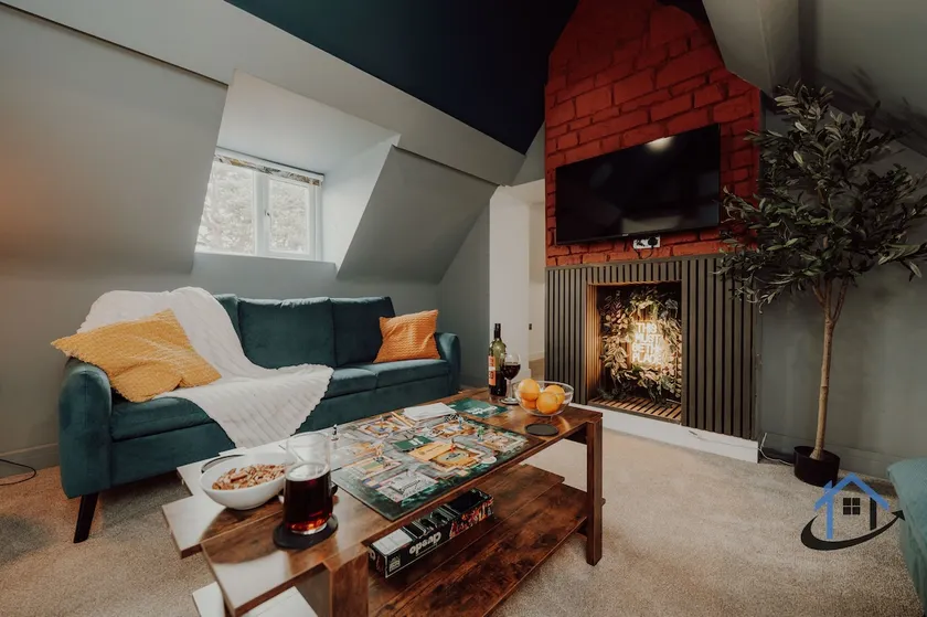 Apt 5 Manor House - 3 Bed 2 bathroom sleeps 5 parking wifi - Image 1