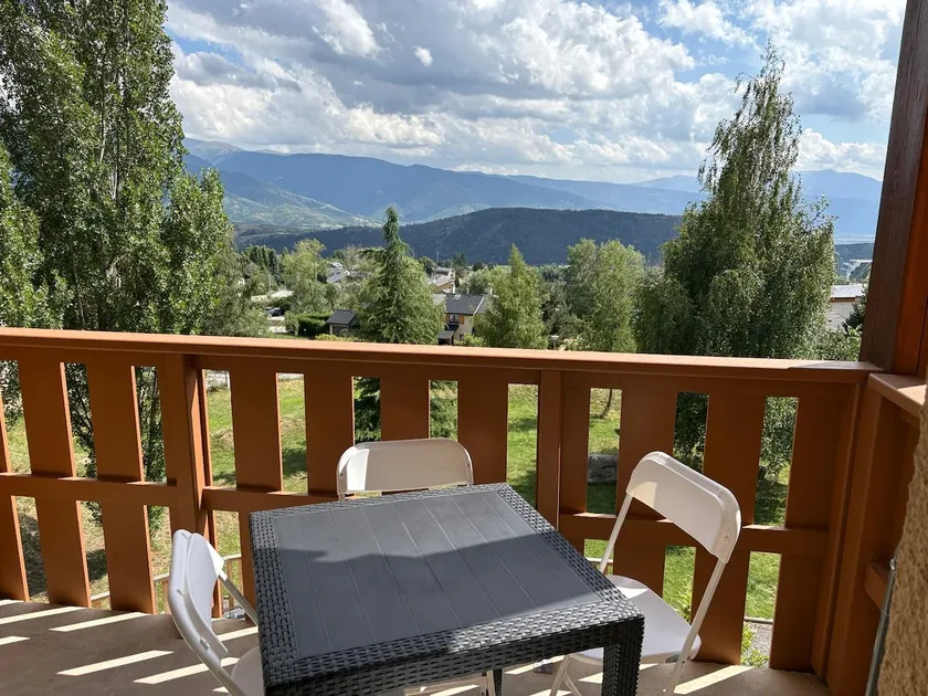 2-bedroom apartment, 4 people, pool, gym - Image 1