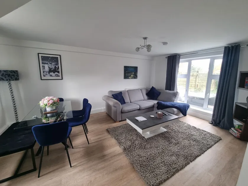 Spacious 3BR Home with Large Garden - Ashford, Kent - Image 1