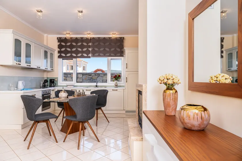Danae Luxury Apartment - Image 1