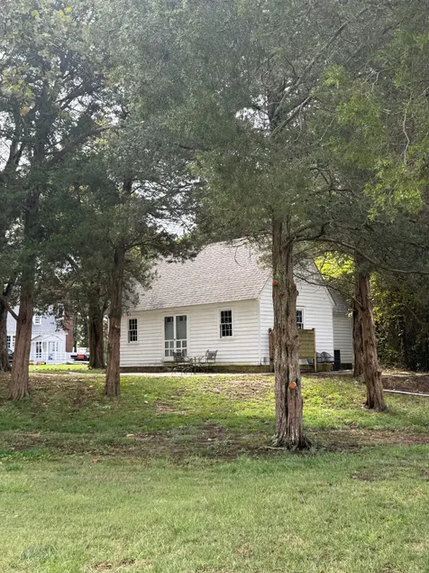 Little England Farms’ Hunt House on Sarahs Creek - Image 1