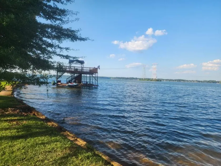 Lunker Lodge at Wheeler Lake - Image 1