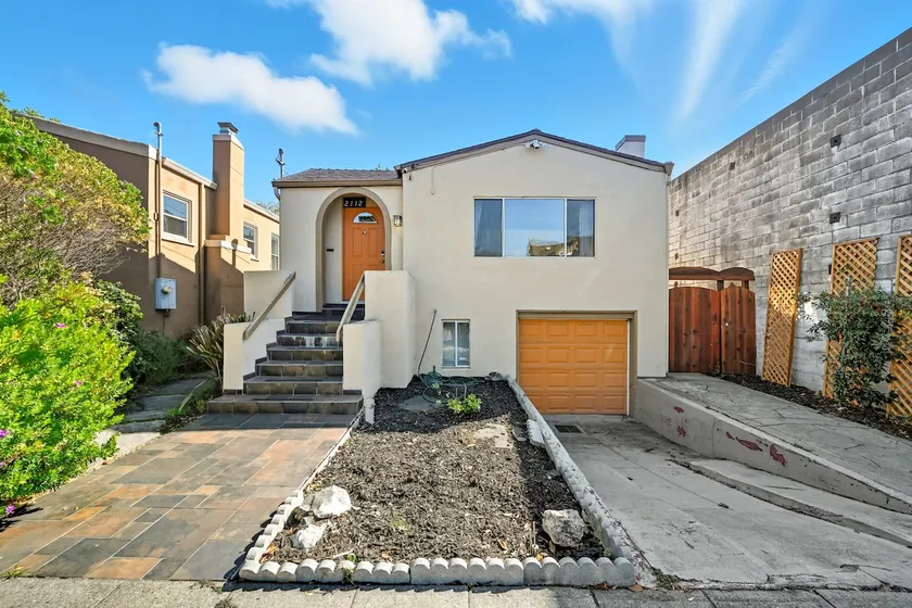 3B2B spacious house close to Cal/ SF W/D & Parking - Image 1
