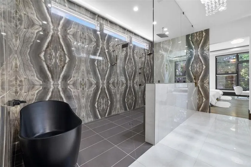 Luxury Modern | King Beds | BBQ | Patio | Suite - Image 1