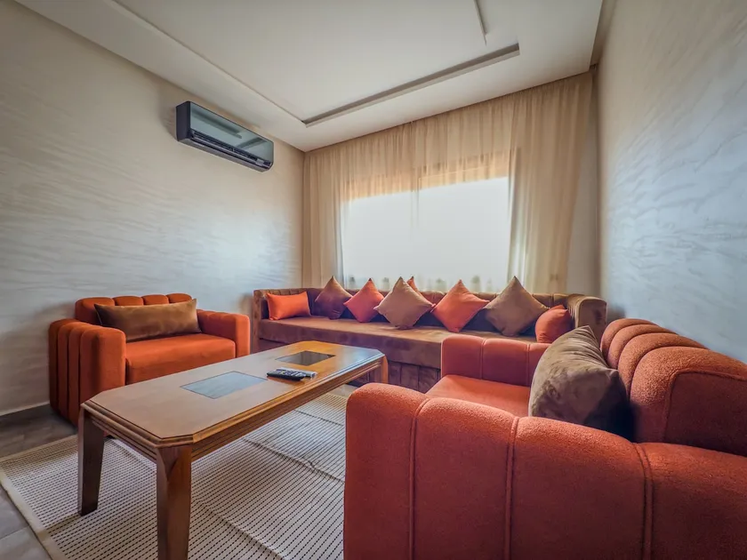 Modern & cozy 2 bedroom apartment - Image 1