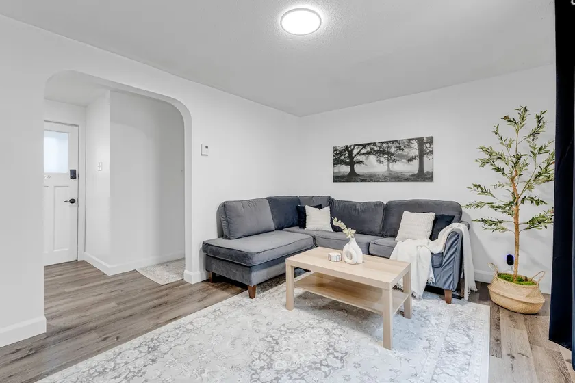 Cozy 2 bedroom - 5 mins from DT Ottawa - Image 1