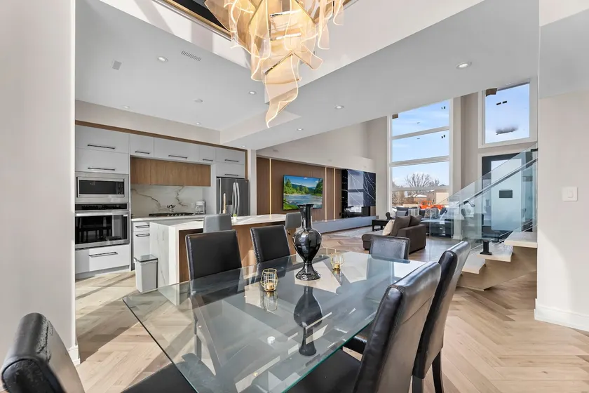 Sterling Manor: Modern 5B/3.5B, & Parking! - Image 1