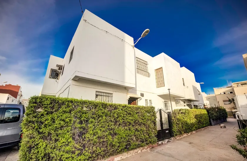 Spacious Private Garden family 7 min Corniche - Image 1