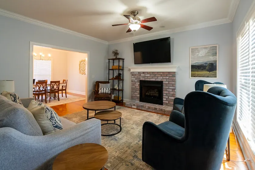 Cozy Family Home 3BR/2.5BA, Sleeps 8 Near Ole Miss - Image 1