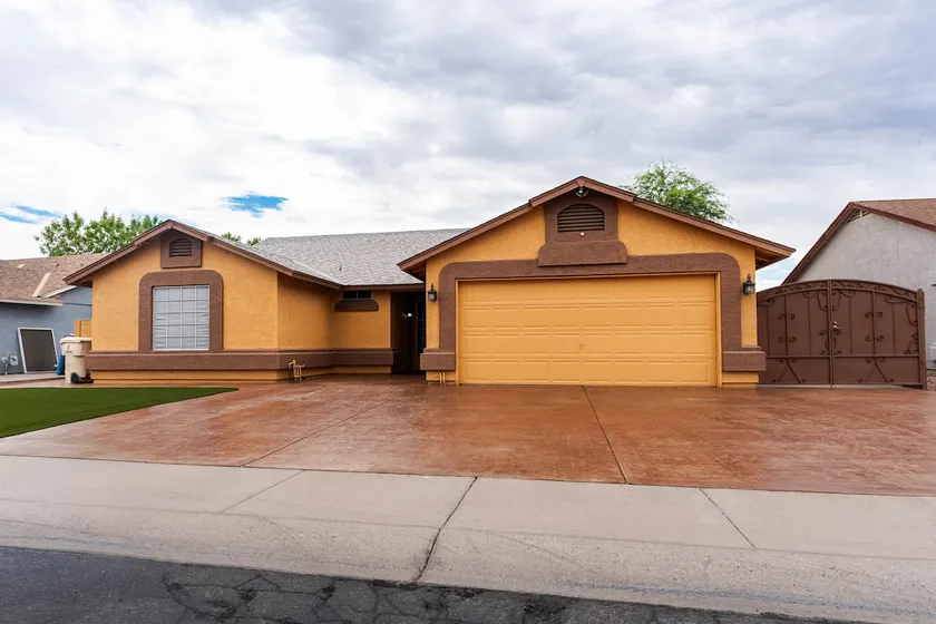 Charming Home Near Cardinal's Stadium - Image 1
