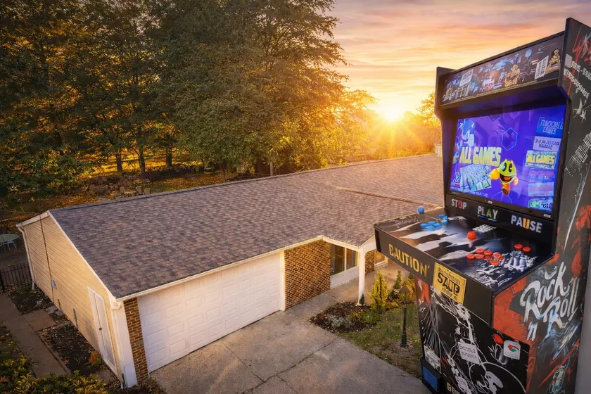 Arcade Getaway • Fenced Yard • Pets/Kids Welcome - Image 1