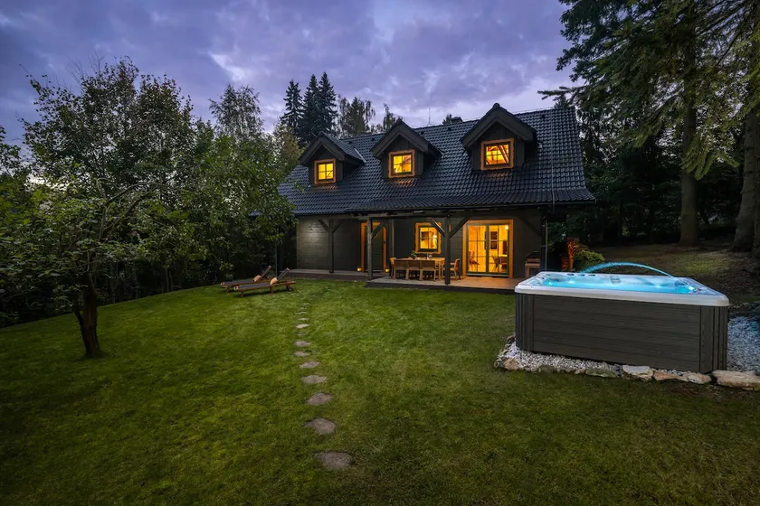 Luxury Forest House – Sauna, Hot Tub & PS5 - Image 1