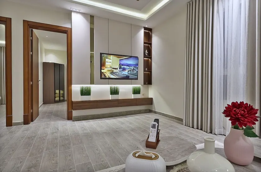 Luxury 3Bedroom Apartment Central Jeddah Near Mall - Image 1