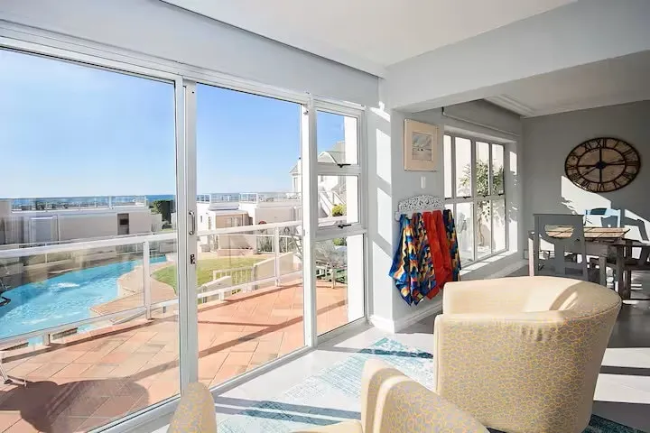 Seaside Retreat with stunning sea views - Image 1