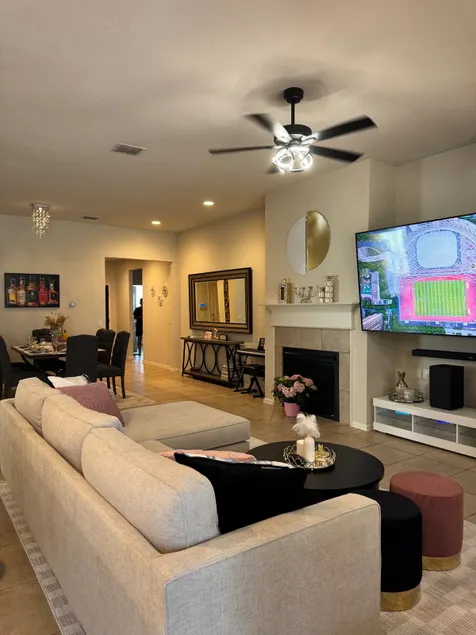 Beautiful & CoZy home near Six Flags & Sea World - Image 1