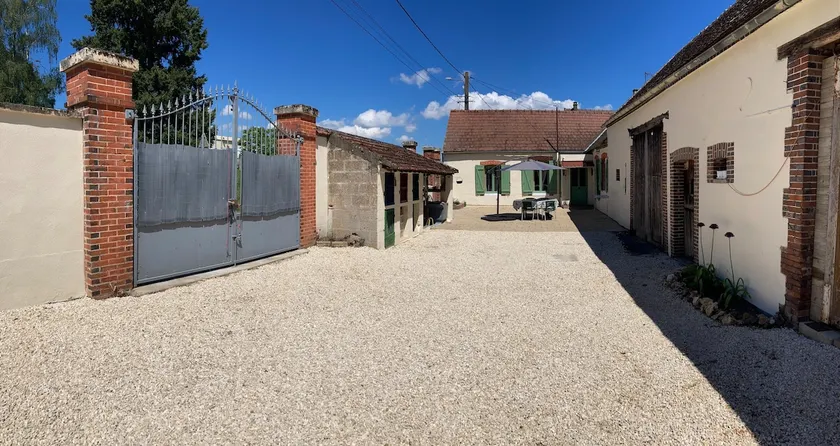 quiet country house - Image 1
