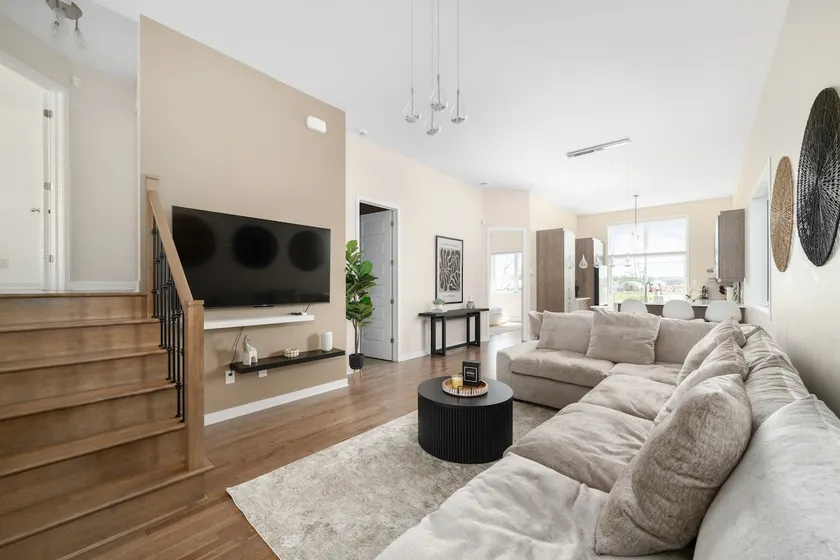 Modern 2BR | Near Airport + Free Parking - Image 1
