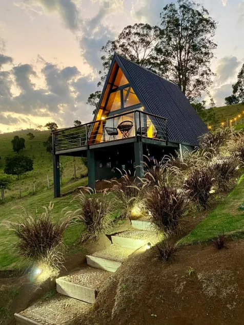Romantic Cabin with Bathtub in Mantiqueira - Image 1