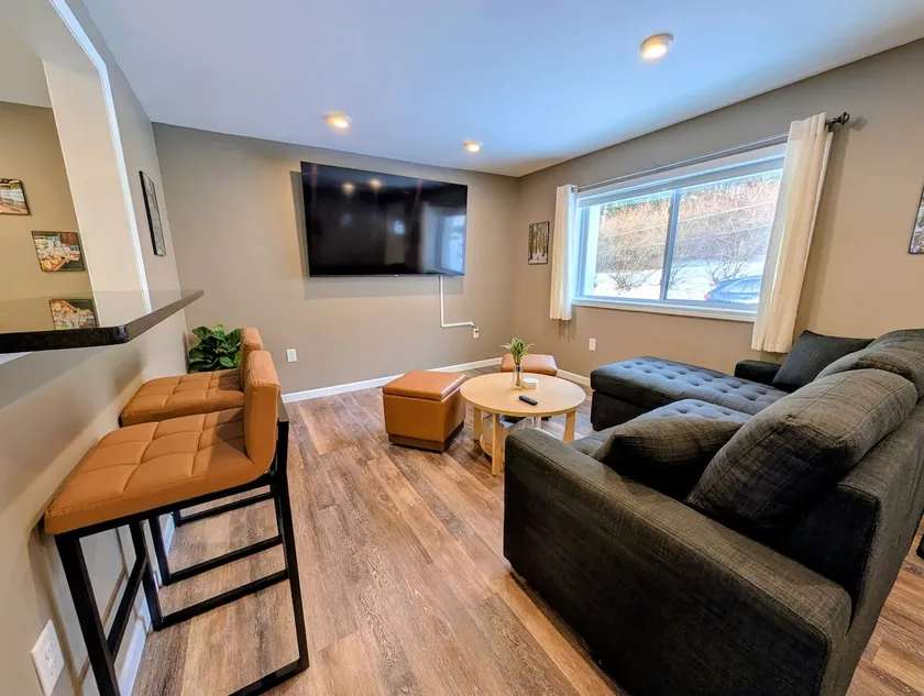 Comfort Meets Convenience | Easy Highway Access - Image 1