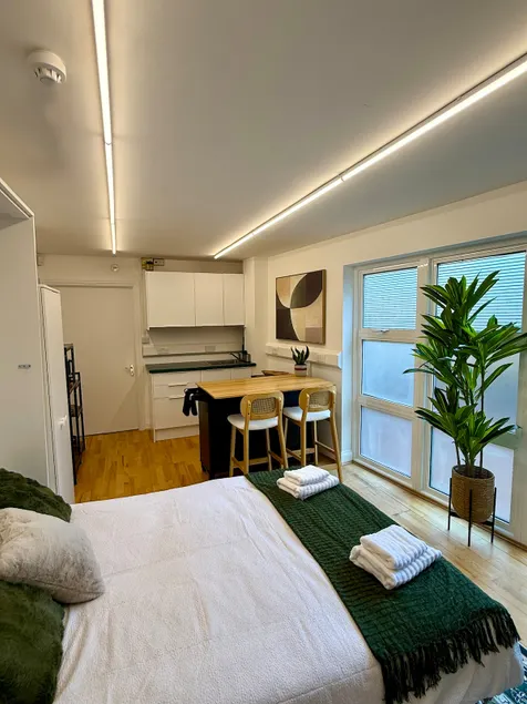 Elegant Studio with Everything You Need - Image 1