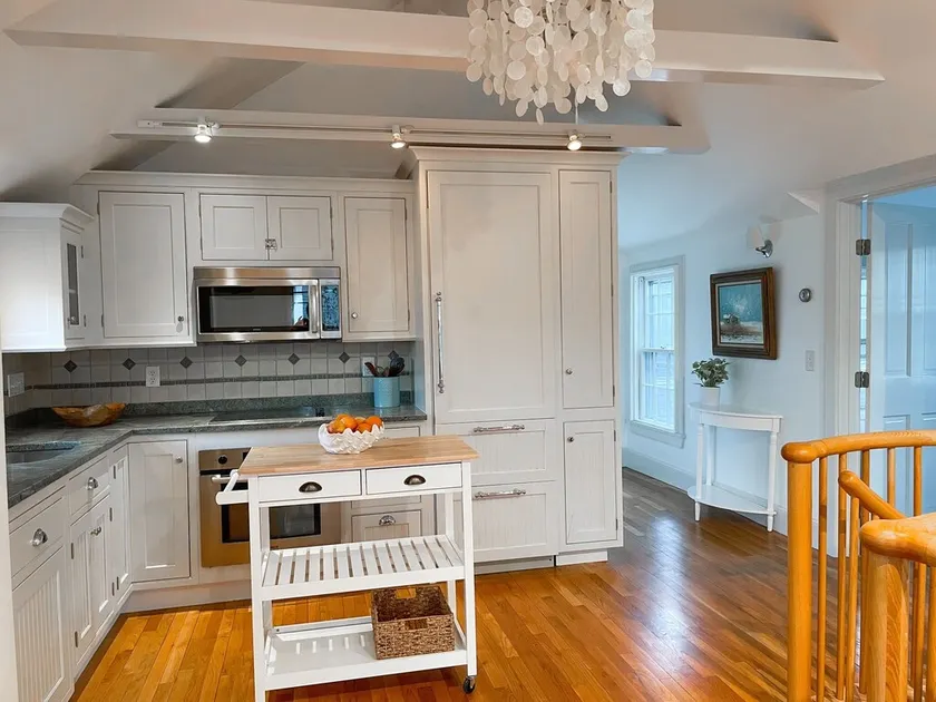 A-Loft Cottage | Main Street Nantucket Hideaway - Image 1