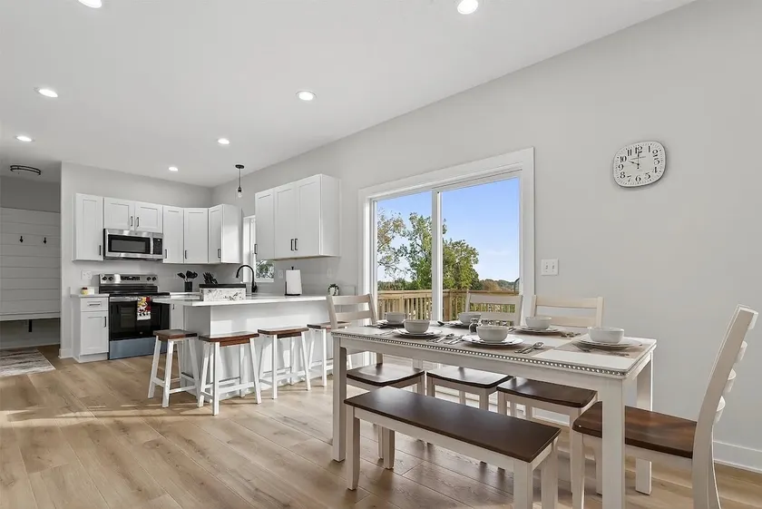 Modern 4BR Farmhouse - Fireplace, Garage, Wi-Fi - Image 1