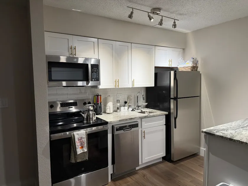 New Modern Apt in North Dallas - Image 1