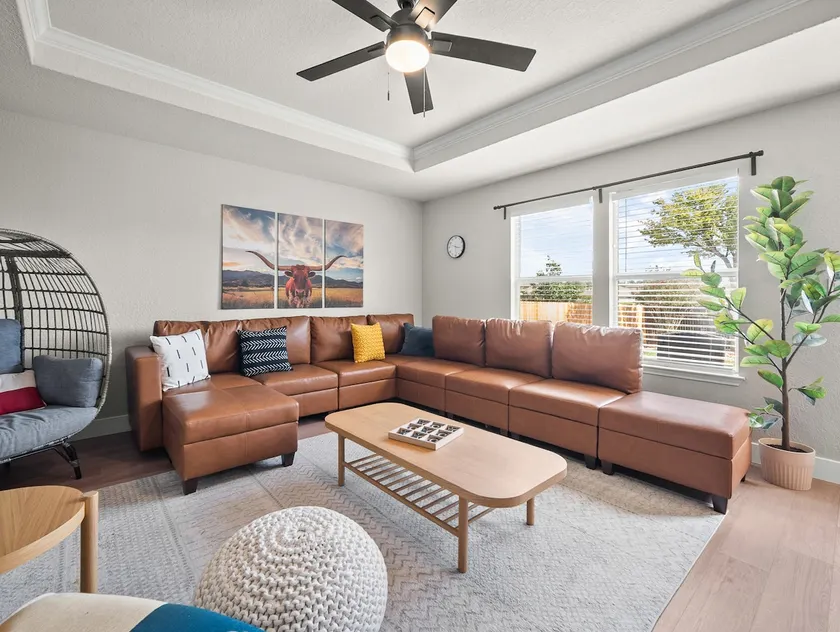 Spacious 3BR, outside San Antonio - Sleeps up to 8 - Image 1