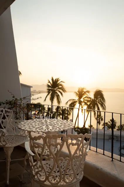 Santorini – Oceanfront Loft in the Golden Zone - Image 1
