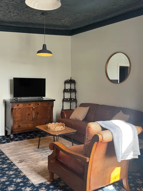 Harvey’s Old Town Retreat - Image 1