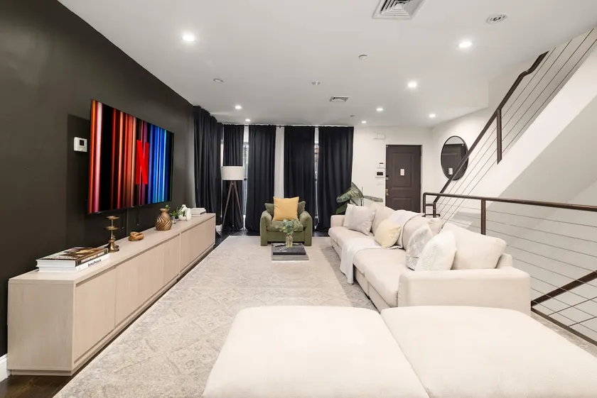 Designer Harlem Home | 4BR | Sleeps 12 - Image 1