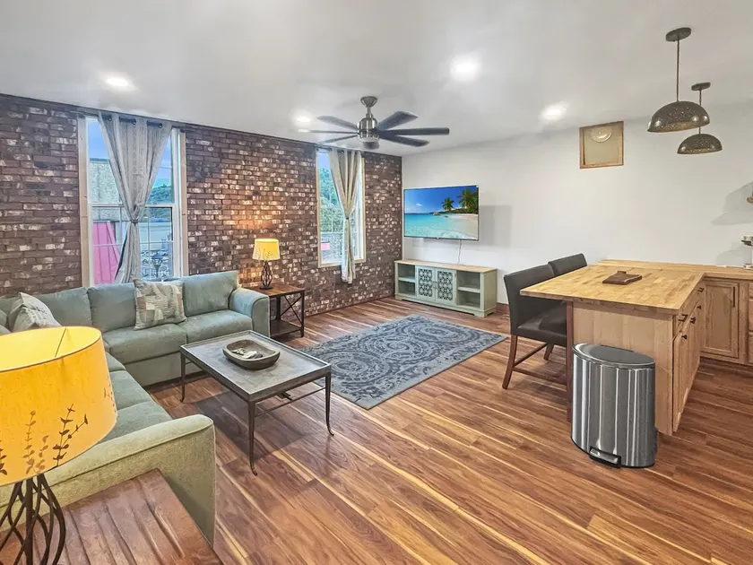 28 Everett - ”The Judges Chambers” - Image 1
