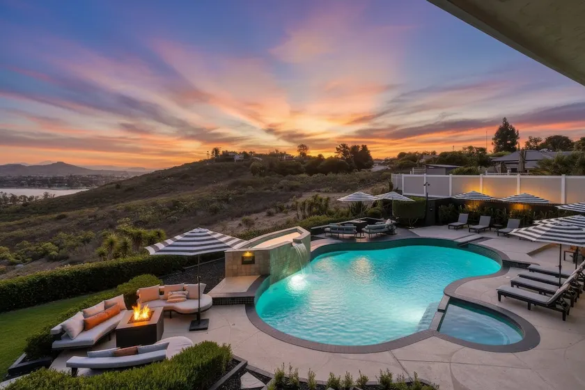 Surf to Skyline | 6BR Luxury Stay w/ Stunning View - Image 1