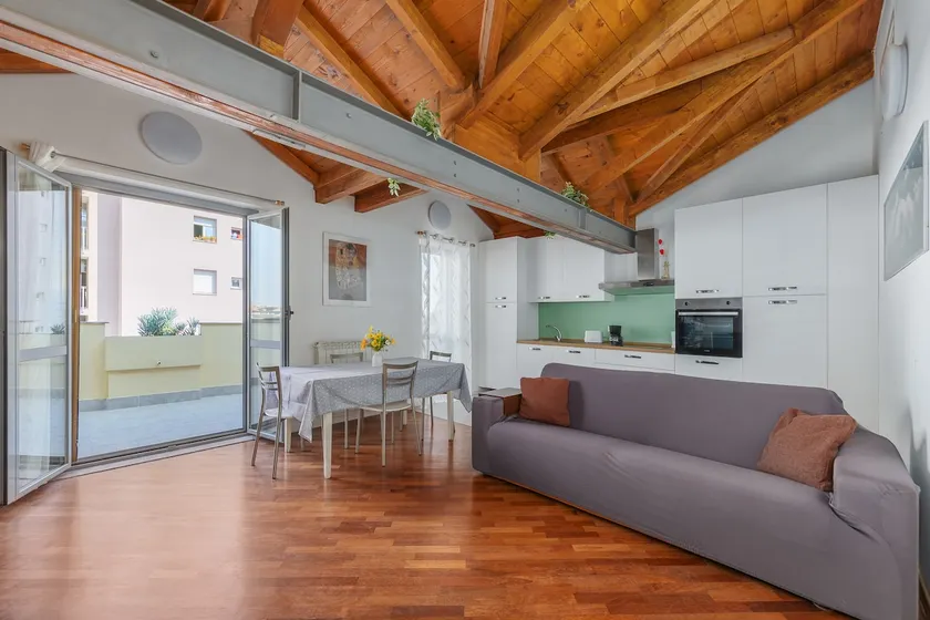 Homey Grandeur - Spacious Stay with Terrace & Wi-Fi - Image 1