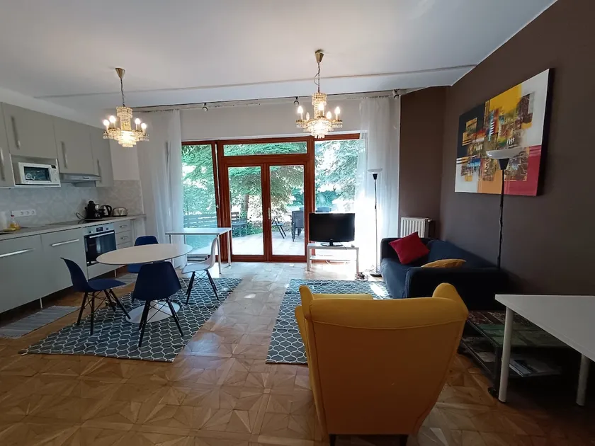 Maharaja Buda Villa Apartment - Private Parking and Garden - Image 1