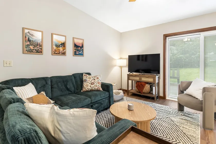 Cozy WVU Home with Fenced Yard - Image 1