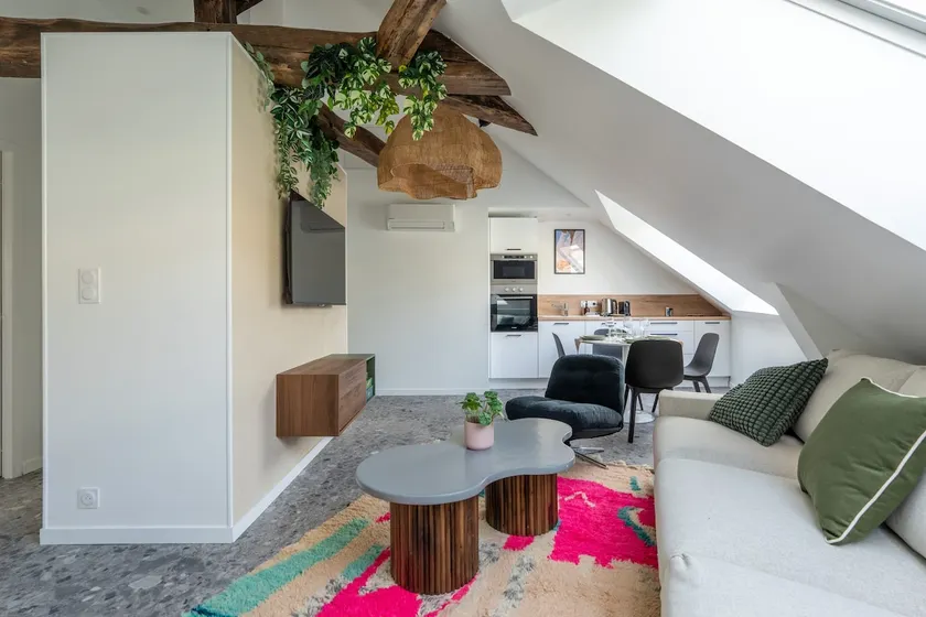 • Gina • 4 pers./ 3 beds/ 1 min train station/ city center - Image 1