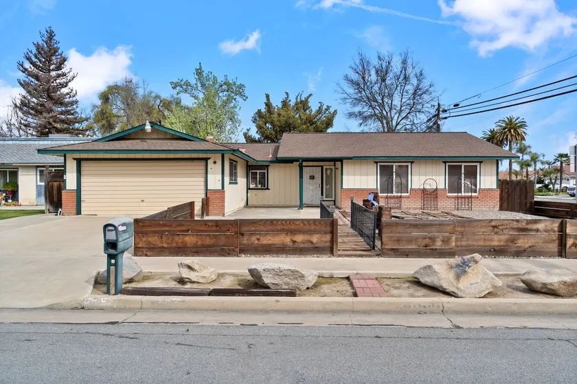Spacious Hanford Home Near Hidden Valley Park - Image 1