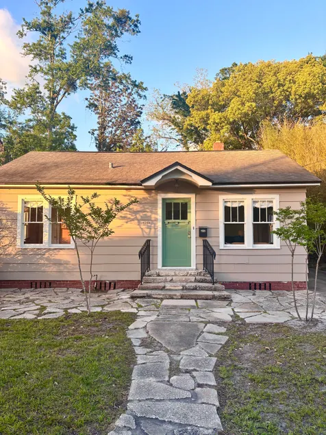 Murray Hill Nook | 2BR | 1BA | Walkable | Central - Image 1