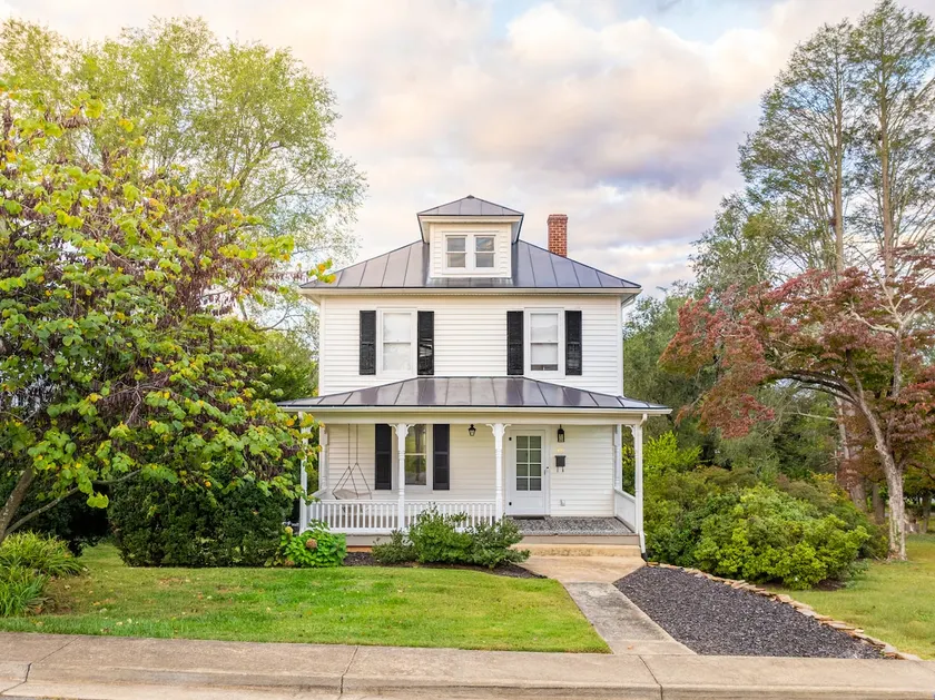 Elegant Historic Home Walkable to Downtown Orange - Image 1