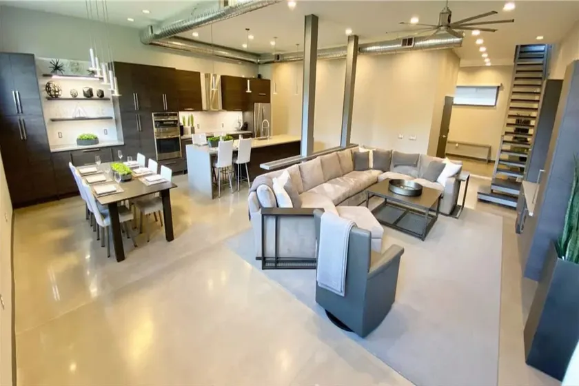 Stunning Home at Center of Rochester - Image 1